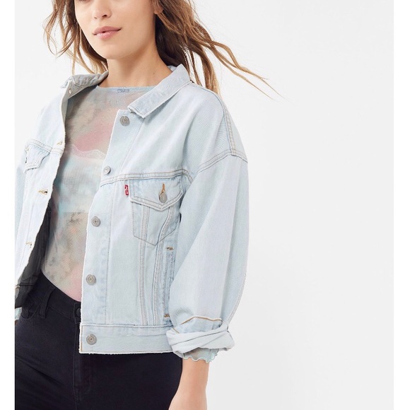 Levi's Jackets & Blazers - NWT Levi’s Slouch Lightwash Denim Trucker Jacket